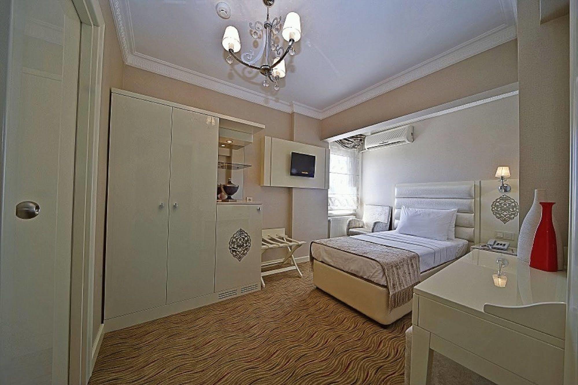 Q Hotel Laleli Istanboel Buitenkant foto